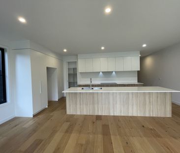 Almost New Luxurious Townhouse ! - Photo 3