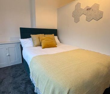 Serviced Room, Room 1, 7 Malone Avenue, Belfast, BT9 6EN - Photo 2