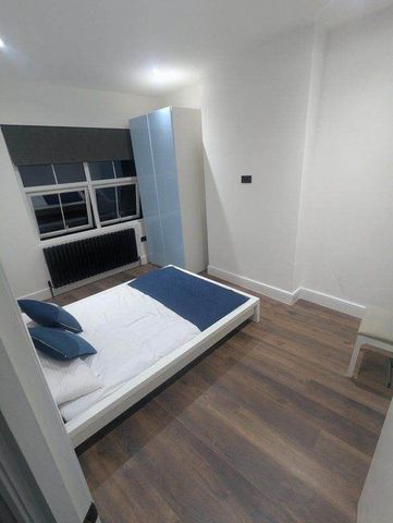 Room in a Shared Flat, Wandsworth High St, SW18 - Photo 2