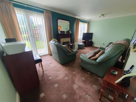 3 bedroom end of terrace house to rent - Photo 2