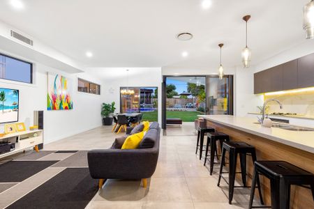 236 Long Street East, Graceville QLD 4075 - House For Rent - $1,450 | Domain - Photo 3