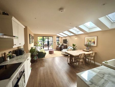 2 Bed Flat, Chesterfield Gardens, N4 - Photo 2