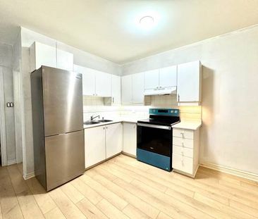 2 bedroom apartment Bloor/Dovercourt - Photo 3