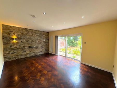 2 bedroom ground floor flat to rent - Photo 2