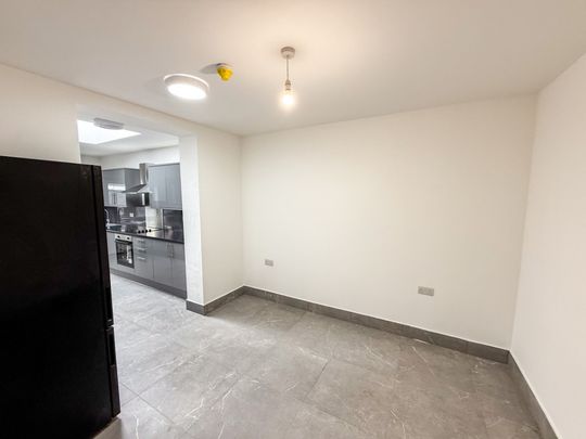 7 bedroom Detached house to rent - Photo 1