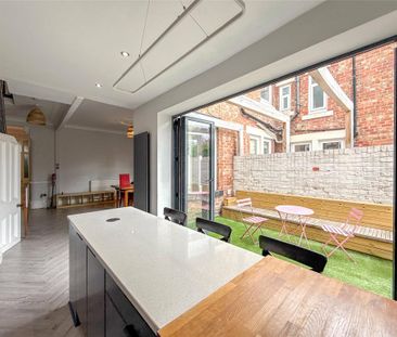 4 bedroom terraced house to rent - Photo 3