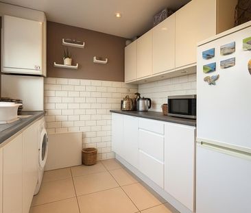 2 bedroom maisonette to rent - Photo 1