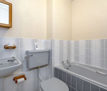studio to rent Arragon Court, Waterlooville, Hampshire, PO7 - Photo 3