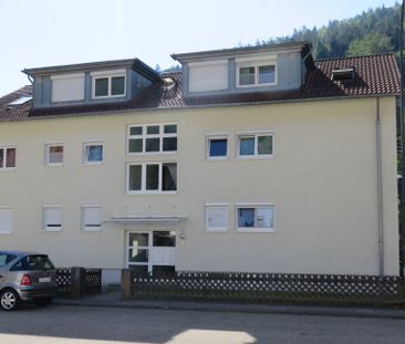 Schmuckstück! 3-Zimmerwohnung mit Balkon im Luftkurort Calmbach - Photo 3