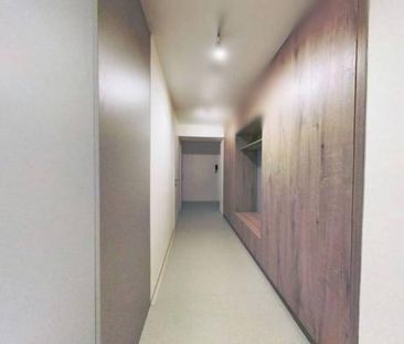 EXKLUZÍVNE: Dizajnový 2-izbový byt na Šafárikovej ulici – bývanie s ch - Fotografia 2