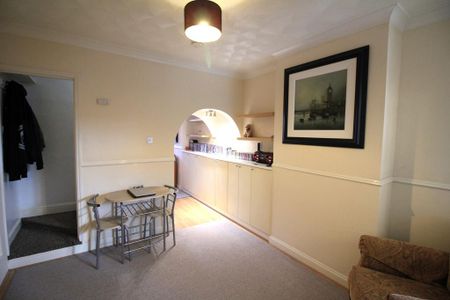 2 bedroom terraced house to rent - Photo 4