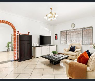 Charming Single-Level Family Home in Quiet Cul-De-Sac - Photo 2