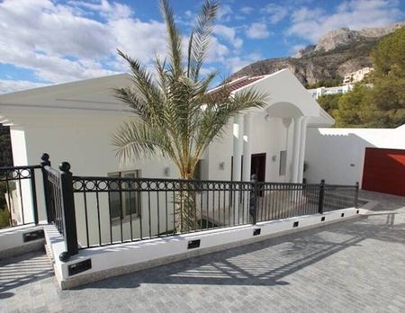 Spectacular new villa in Altea Hills for rent - Photo 4