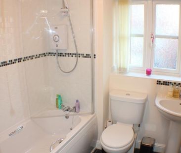 3 bedroom semi-detached house to rent - Photo 6