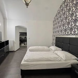 Short or Long Term Rent // Fully Furnished Apartment (1a) - Photo 2