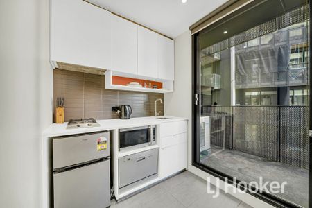 Modern Studio Apartment with Prime Location for Lease! - Photo 3