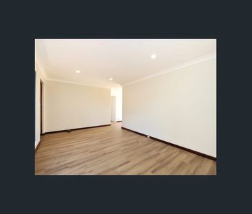 39 Kemmish Ave, Parmelia, WA 6167 - Photo 6