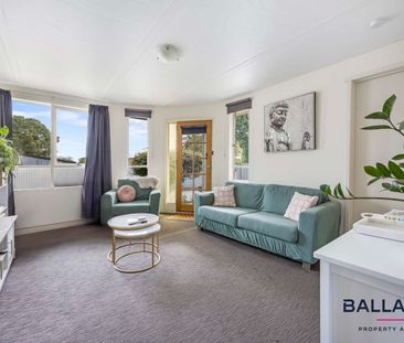 Spacious One Bedroom with Double Garage - Photo 2