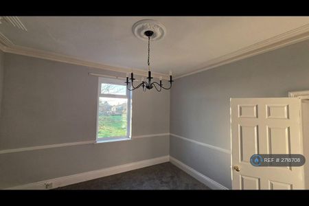 3 bedroom flat to rent - Photo 2