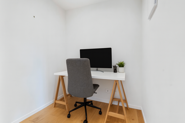 Luxury Apartment - Neo Building, Newmarket - Photo 1