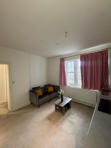 1 Bed Semi-Detached House, The Bishops Avenue, N2 - Photo 2