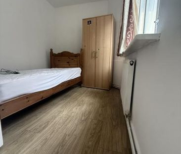 3 bedroom apartment to rent - Photo 4