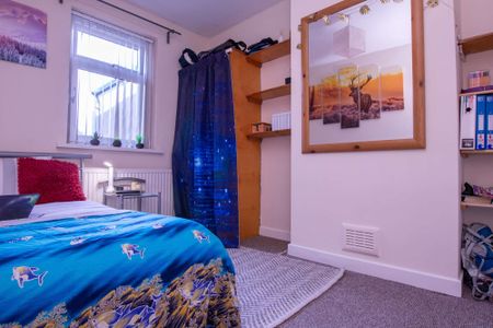 Great location for all universities! - Photo 5