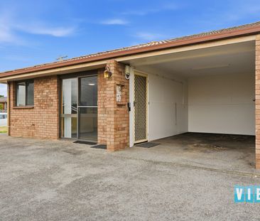 Spacious & Well-Located Unit with Private Courtyard - Photo 5