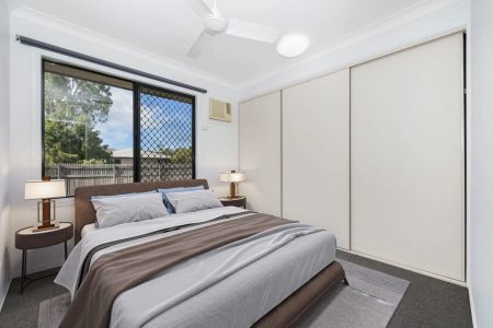 Beautifully Renovated Home on Spacious Corner Block - Photo 3