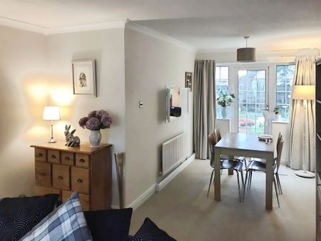 Millbrook Close, Lincoln, North Hykeham - Photo 2