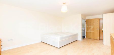 Spacious two bed two bath set within a modern devlopment - Photo 4