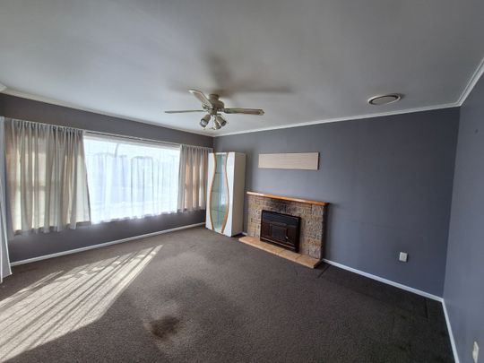 Family home with a big yard! - Photo 1