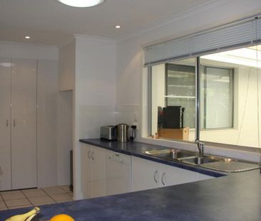 30 Waitomo Street, Broadbeach Waters - Photo 1
