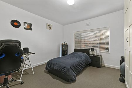 Two bedroom Unit, Great Location - Photo 4