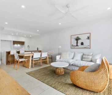 Stylish 2 Bedroom home with private court yard - Photo 5