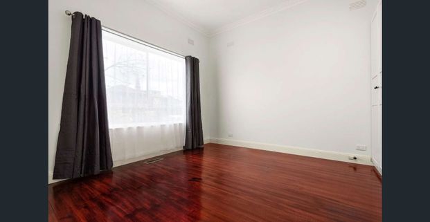 PERFECT POCKET IN WILLIAMSTOWN! - Photo 1