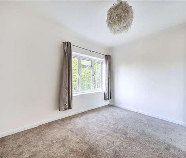 Hollies Avenue, West Byfleet, Surrey, KT14 - Photo 1