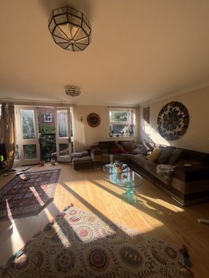 Room in a Shared House, London, SW17 - Photo 1