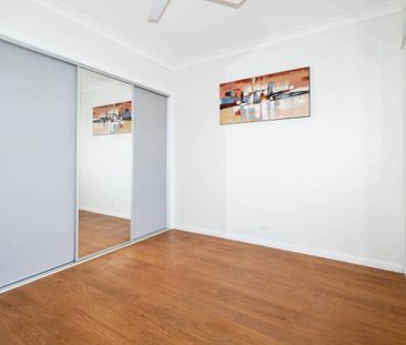 BEAUTIFUL FAMILY HOME WITH CHARM - Photo 4