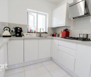 4 bedroom terraced house to rent - Photo 6