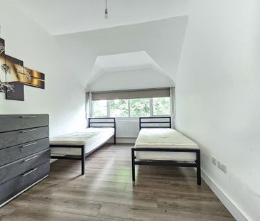 3 bedroom flat to rent - Photo 2