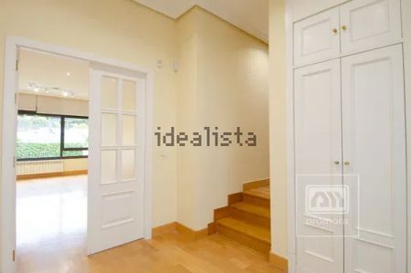 Alquiler de chalet pareado en Encinar de los Reyes - Photo 5