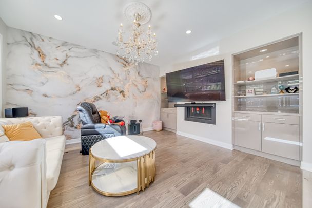 For Lease - 7 Proud Court, Aurora, Ontario - Photo 1