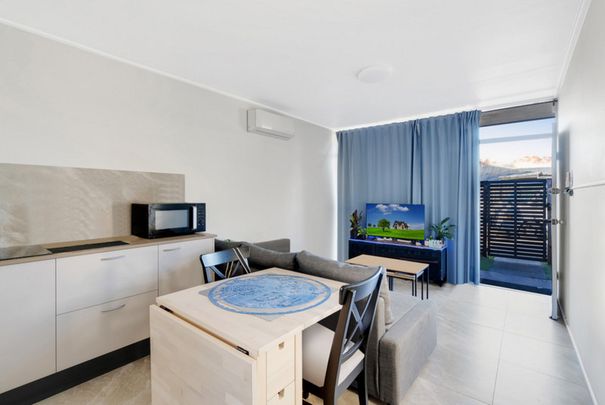 1 Bedroom Unit, 4 Minutes from Shopping Center - Photo 1