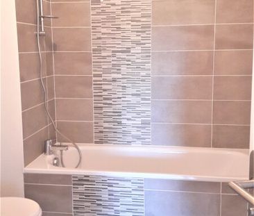 Location Maison 3 pièces 63m² FARGUES ST HILAIRE 33370 - Photo 3