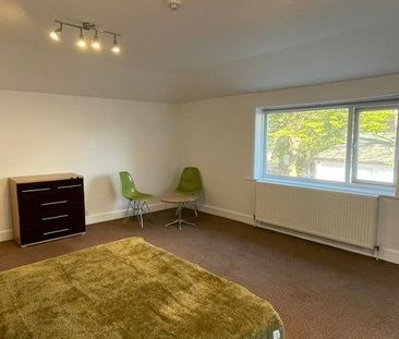 9 bedroom house of multiple occupation to rent - Photo 2