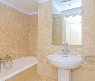 A charming three bedroom period property in central Cambridge - Photo 6