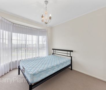 Large Living, Full of Features! - Photo 5