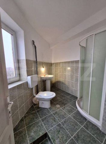 Vila, cazare muncitori, 11-15 camere, 11 bai, 600 mp, zona - Fotografie 3