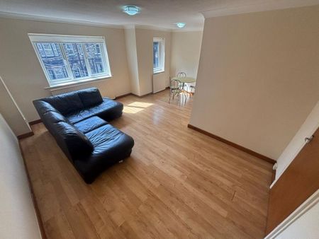 2 bedroom flat to rent - Photo 2